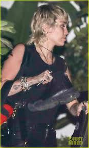 Miley cyrus house nashville was purchased in 2017 and is located in franklin, tennessee. Miley Cyrus Looks Rocker Chic After Leaving A Photoshoot At A Beverly Hills Mansion Photo 4483752 Miley Cyrus Pictures Just Jared