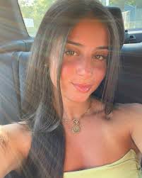 Emma Oregon's Instagram, Twitter & Facebook