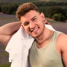 Christopher Cuba's Instagram, Twitter & Facebook