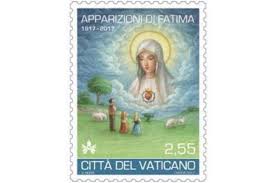 Il suo volto era molto bello, dalle mani giunte in atto di preghiera pendeva il rosario. Francobollo Vaticano Per La Madonna Di Fatima
