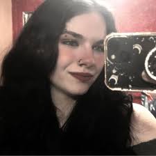 What are some free camping spots near Chattanooga, Tennessee, where we can  pitch up for the weekend?