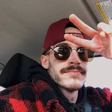 Jamie Tracey (@JamieTracey2)