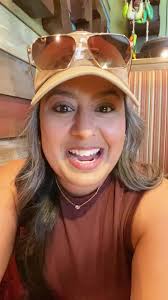 What do y’all prefer??? Steph was just so sad to have to sit across from me  but there was no way both of us were fitting