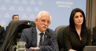 Tras ceder cambios por reclamos de EE. UU. y la oposici�n, el Gobierno dictamin� la Ley Malvinas :: El Diario de La Pampa
