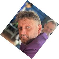 I got a question. In earlier editions of D&D it was possible to wait and do  your turn later in a combat. Why is that Not possible in bg3?