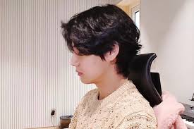 Discover more posts about seokjin live. Bts Jin S Pink Jacket Becomes A Staple Piece In Big Hit S Vocal Room Koreaboo