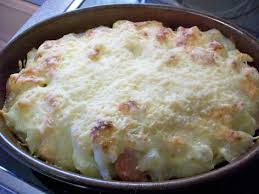 Vor dem servieren mit dem restlichen kohlrabigrün bestreuen. Kartoffel Kohlrabi Gratin Mit Fleischwurst Einfach Lecker Daskochrezept De