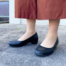 歩ける パンプス