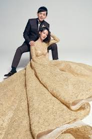 Li is noted for her roles in the dream of red mansions (2010), the founding of a party (2011), white deer plain (2017), princess agents (2017), joy of life (2019), jade dynasty (2019). å­Ÿè€¿å¦‚èˆ‡é»ƒå­ä½¼å©šç´—ç…§æ›å…‰ ç›¸ä¸­ å°ç‰Œå«è¡£ èƒŒéƒ¨æŒ–ç©ºç§€sæ›²ç·š Et Fashion Ettodayæ–°èžé›²