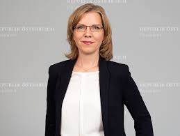 In the two quiet bedrooms you can dream wonderfully. Leonore Gewessler Bundesministerin Fur Klimaschutz Umwelt Energie Mobilitat Innovation Und Technologie Meine Abgeordneten