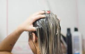 Bicarbonate of soda/ baking soda is the first alternative people who stop using shampoo turn to. Baking Soda For Your Hair Wash Clarify In Easy Steps Lovetoknow
