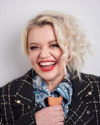 Deb Clover's Instagram, Twitter & Facebook