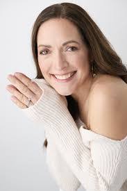 Melanie Rees's Instagram, Twitter & Facebook