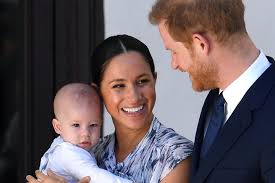 Sharing an insight into life at home with archie, who turns two in may, meghan said he is on a roll with words, adding in the past couple of weeks it has been. Prinz Harry Und Herzogin Meghan Susses Neues Foto Mit Archie Gala De