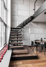 Los cimientos deben tomar en cuenta el espacio para las columnas de concreto. Imagen 2 De 17 De La Galeria De Apartamento Para Un Hombre O Incluso Dos De Ellos Metaforma Fotografia De Staircase Design Stairs Design Home Stairs Design