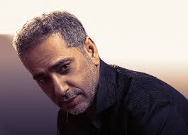 وأوضح عبد الرحمن أن قضية فضل شاكر تمثل حالة خاصة لتأثير جماعات الضغط الاجتماعي أما الناقد الفني محمود عبد الرحيم، فيرى أن من حق فضل شاكر العودة إلى الساحة الفنية بعد. Fadel Shaker Recovers From Coronavirus Sada El Balad