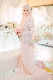 Dear customers, harga sewa baju bertunang(perempuan shj) ialah rm150 (lace biasa) & rm 300(lace ekslusif). Inspirasi Baju Pengantin Muslimah Yang Bisa Kamu Tiru Untuk Akad Nikah Blog Unik