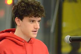 Basketball practice to school board meeting just another day for involved  Sandburg Student Council president