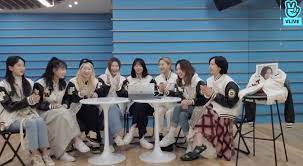 Twice vlive#69 // subbed 160525 아주 그냥 주갸줘여. Misa á´— On Twitter Twice Are On Vlive 8 Members Are There But Tzuyu Had Went Home To Taiwan So They Set Up A Picture Of Her On A Chair With Her