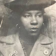 Lebron James and his son may have set the Bar high but have you heard  about…..Daphne Davis, 52 and her daughter Edruina Davis, 26, from  Birmingham, Alabama both graduated from Birmingham School