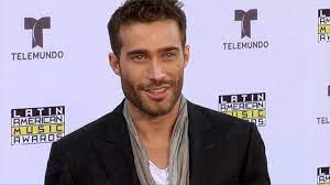 18.01.1980 (41 ani) · ocupaţie: Rodrigo Guirao Diaz 2017 Latin American Music Awards Purple Carpet Youtube