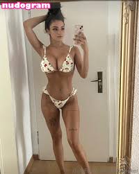 Discover Alicebaaker's Adult Photo Sets