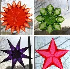 Verschiedene Sterne Aus Transparentpapier Basteln Weihnachtsdeko Fenster Basteln Mit Transparentpapier Papiersterne Basteln