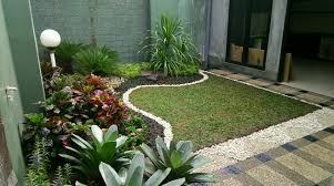 Keindahan contoh gambar desain taman rumah minimalis terbaik berikut ini akan memberi sentuhan berbeda karena memang dibuat dengan begitu praktisnya dan mudah cara pembuatannya. Contoh Contoh Konsep Taman Minimalis Tropis Call Wa 082 120 989 285 Kurnia Flowers Tukangtamanbandung