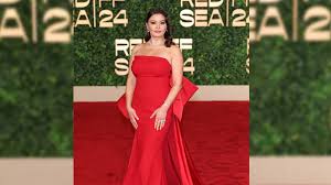 Nurgül Yeşilçay Red Sea Film Festivalinde kırmızı halıda yürüdü!  Elbisesiyle göz kamaştırdı » Mavi Kadın