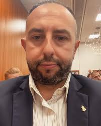 Lulzim Basha, with an act of nobility from KiE, stops the barking of the  members of parliament