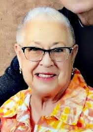 Lisa Etherton's Instagram, Twitter & Facebook