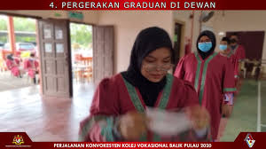 Kolej vokasional (kv) adalah sebuah sekolah harian yang mengutamakan latihan kemahiran selain daripada teori kepada para pelajar lepasan pt3. Video Perjalanan Majlis Konvokesyen Kolej Vokasional Balik Pulau Kvbp 2020 Youtube