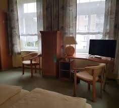 The hotel also features a parking, a free private car park and complimentary parking. Hotelbilder Pension Am Grossen Garten Dresden Holidaycheck