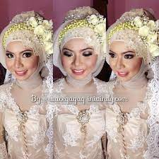 Harganya yang mahal ini sendiri memang memiliki kualitas terbaik dalam desain baju pengantin muslimah ini. My Portofolio Wedding Make Up Muslimah Riasan Pengantin Muslim Pengantin Muslim Pengantin Perkawinan