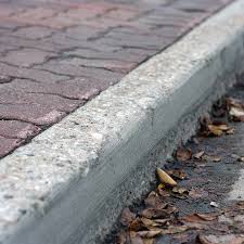 Trebuie calculata inaltimea de montare a pavajului in functie de inaltimea pierduta prin vibrare, circa 20 mm. Montaj Borduri Pavele Dale Verde Si Curat