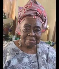 The real maker of the first bag ! Now another one with design 😍  Multi-talented: she is a writer, pen and pencil drawing she good but she is  in science department to