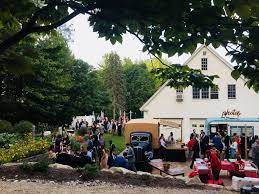 What You Need To Know About Planning A Food Truck Wedding Maine Barn Wedding Venue