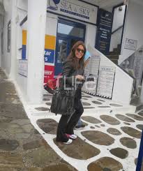 Θα ήταν μεγάλη μου τιμή αν μπορούσα να κάνω και να μάθω κάτι μαζί με τον γιώργο κιμούλη. Bana Mparmpa H Korh Ths Faidra Thn Ef8ase Sto Ypsos Fwtografies Apo Tis Diakopes Toys Sth Mykono