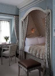 Comfortable rooms with basic facilities, along with queen size beds, lcd tvs, bathrooms with bath cubicles, a balcony with a view of the pool and sea in the distance. Alcove Beds