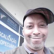 Carlos Dickson's Instagram, Twitter & Facebook