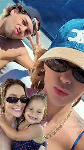 Passeio de Barco Luxuoso em Mangaratiba com Virginia