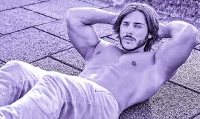 Spogliarellista Udine - Il migliore spogliarello per le tue serate