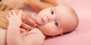 Ab dem zweiten lebensjahr sollte das. á… Baby Zahne Putzen Richtige Zahnpflege Von Anfang An