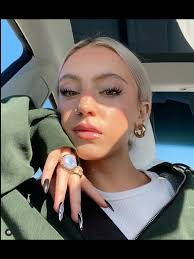 Wer Ist Riley Hamburg