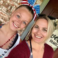 Lindsey Powell updated her profile picture.