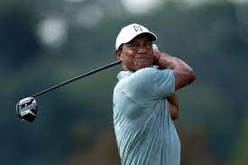 Tiger Woods Goes To His Car For Help At The Bmw Championship The New York Times
