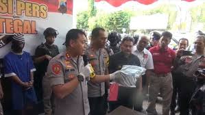 Simak terus kalau kamu penasaran. Gara Gara Miras Ini Cerita Tersangka Pembunuhan Gadis Dalam Karung Di Tegal Bagian 1