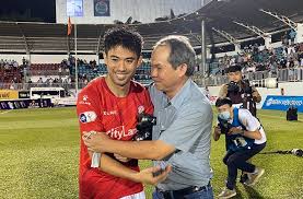Chẳng có gì phải bàn cãi, lee nguyễn vẫn đẳng cấp và là cầu thủ hay nhất của clb tp hcm hiện tại, bầu đức chia sẻ sau trận đấu trên sân thống nhất tối 24/1. Tggld2zdqxvdkm