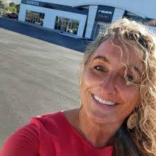 Kendra Curran's Instagram, Twitter & Facebook