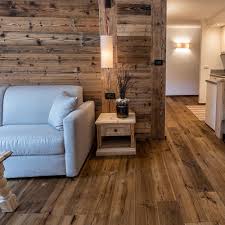 Il parquet in legno è un materiale resistente, idrorepellente e durevole. Parquet Pavimento In Legno Rovere Affumicato Piallato A Mano Oliato Naturale Plancia Unica A 3 Strati 1860x189x15mm Jg Collection Ce104 Parquet Direct